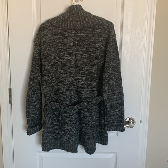 GAP charcoal sweater - Picture 3 of 4